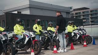 What makes Motorrijschool Kijkduin unique in driver training?